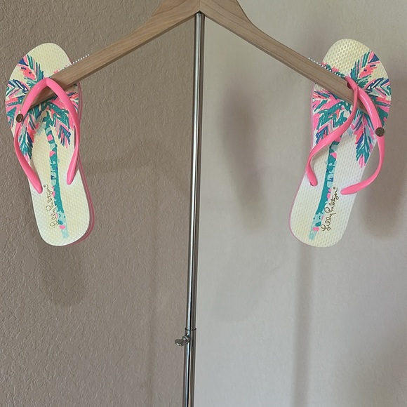 NWOT Lilly Pulitzer Tropical Palm Print Flip Flops - Picture 3 of 6
